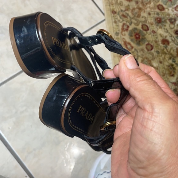 PRADA - Picture 6 of 6